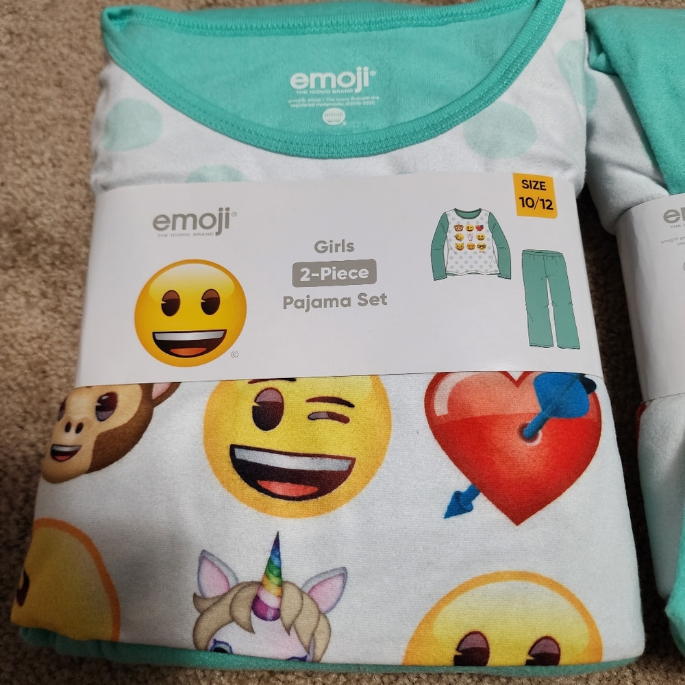 Emoji Graphic 2pc Pajama Set (various sizes)